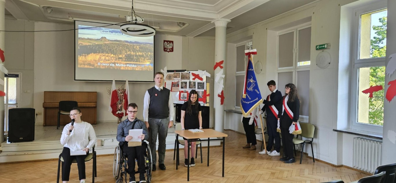 Obchody 3 Maja. Uroczystości. Flaga.