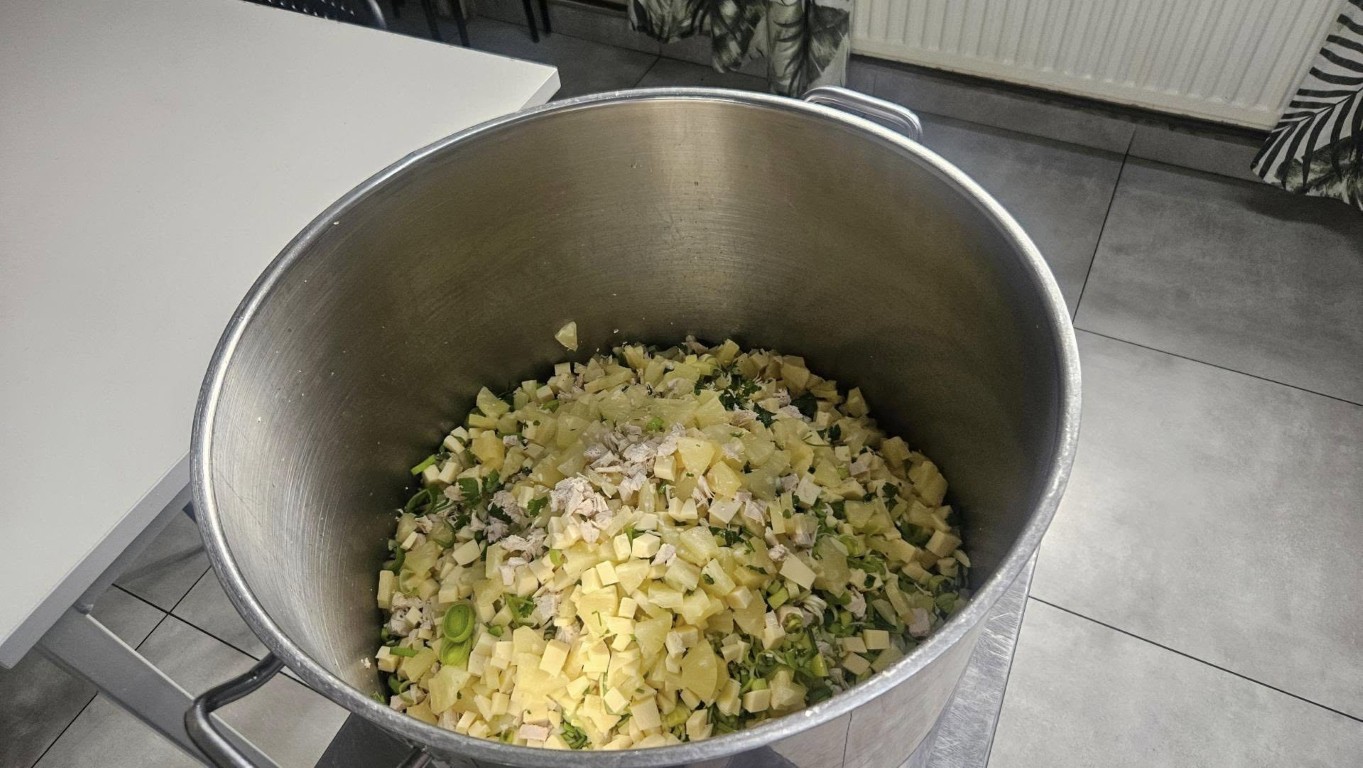 Pogotowie Społeczne. Posiłek. Jadalnia.