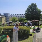 Piknik rodzinny. Estrada. Śpiew..