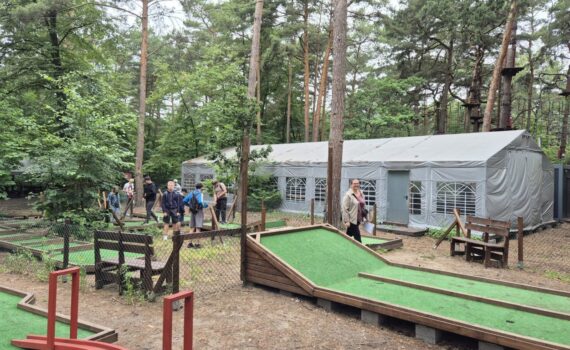 Minigolf. Gra. Przyroda.