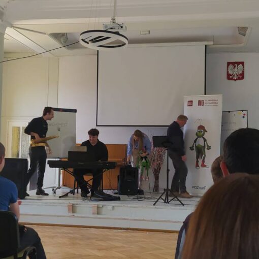 Pro Sinfonika. Muzykomobil. Orkiestra uczy liter alfabetu. Szkoła podstawowa