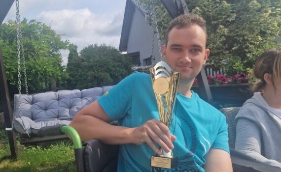 Wiktor. Rower. Puchar.