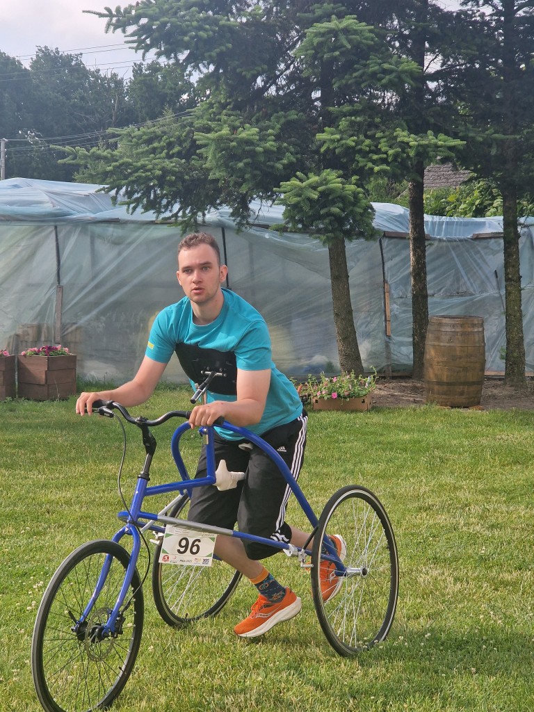 Wiktor. Rower. Puchar.