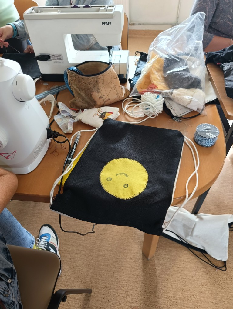 Szycie. Wolontariat. Seniorzy