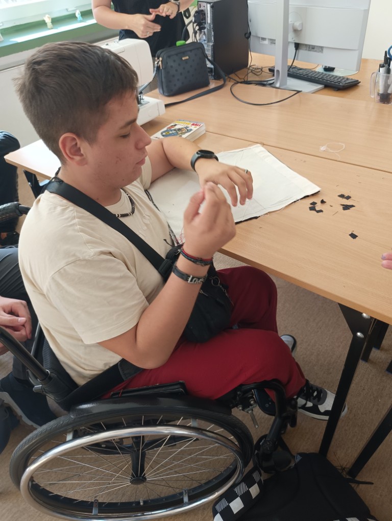 Szycie. Wolontariat. Seniorzy