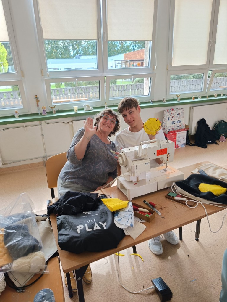 Szycie. Wolontariat. Seniorzy