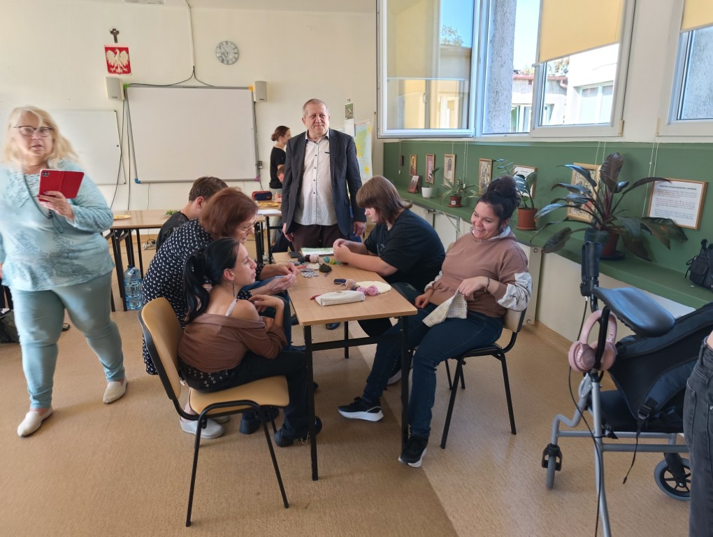 Szycie. Wolontariat. Seniorzy