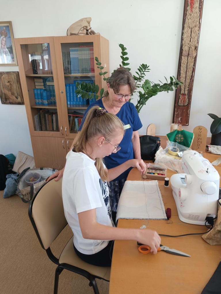 Szycie. Wolontariat. Seniorzy