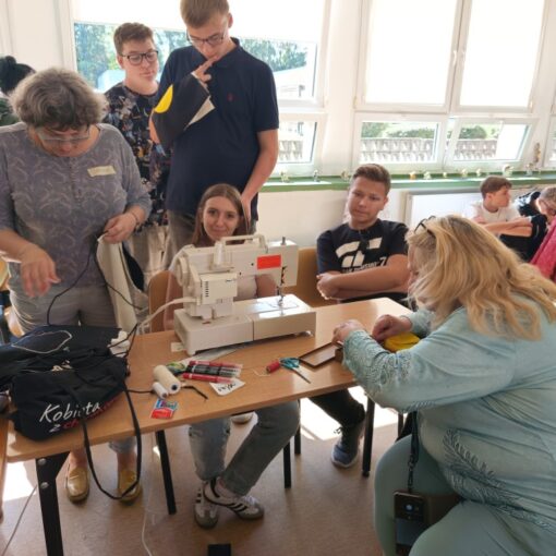 Szycie. Wolontariat. Seniorzy