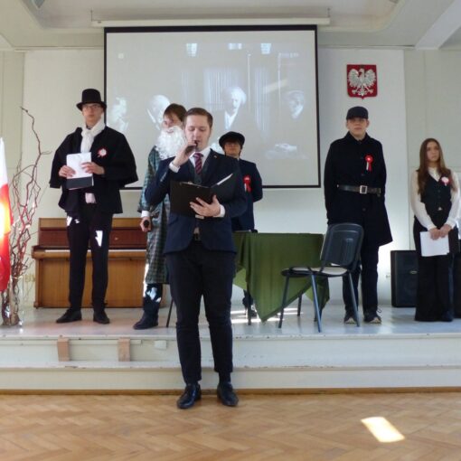 Święto niepodległości. Akademia. Aula.