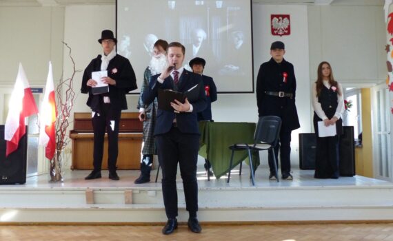 Święto niepodległości. Akademia. Aula.