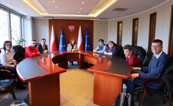 Urząd Wojewódzki. Wycieczka. 2Sc. fot. WUW Poznań, Rafał Król