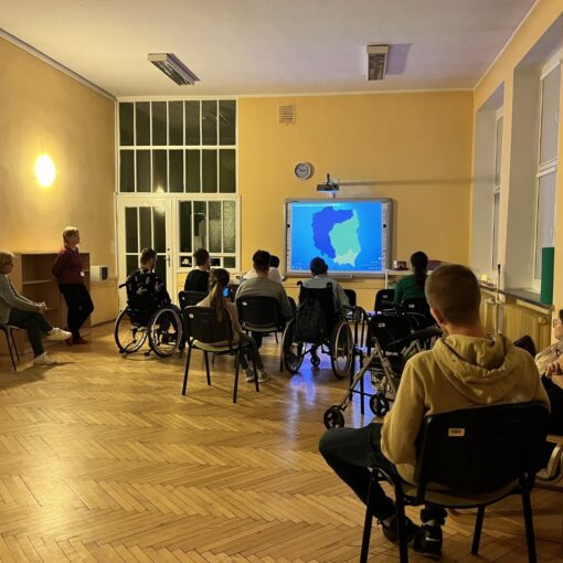 Pieśni Patriotyczne. Dom. Mieszkalny.